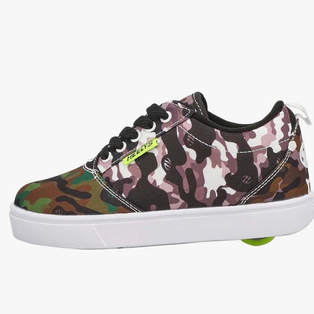 NIB Heelys wheeled shoes
Youth size 1